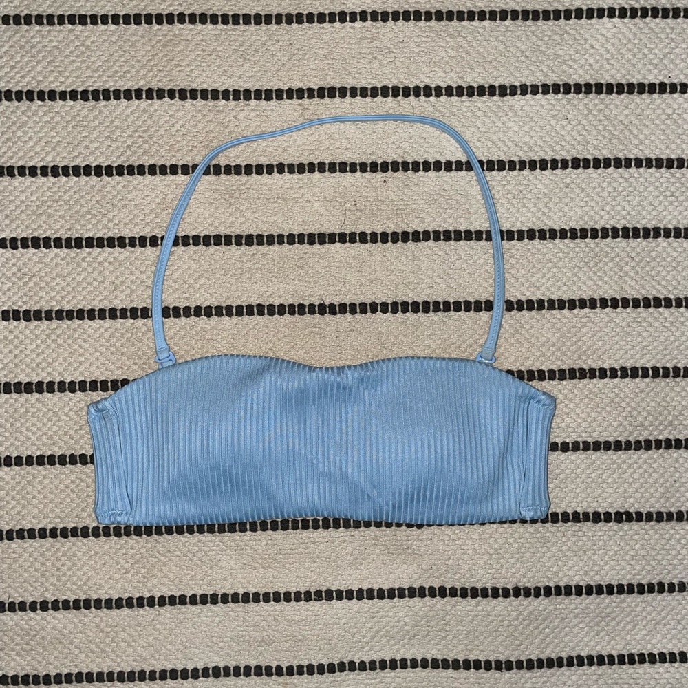 •• Hollister Bikini Top ••